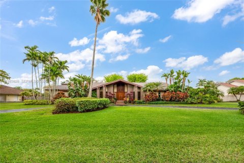 House in Miami, Florida 5 bedrooms, 327.85 sq.m. № 2045552