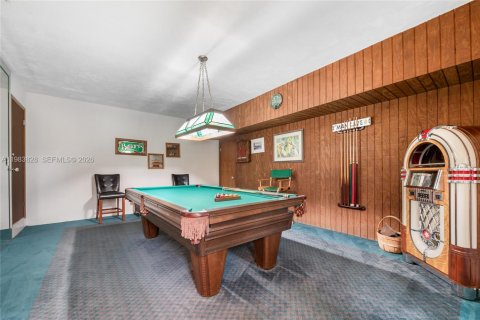 House in Miami, Florida 5 bedrooms, 327.85 sq.m. № 2045552 - photo 17