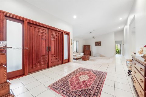 House in Miami, Florida 5 bedrooms, 327.85 sq.m. № 2045552 - photo 5