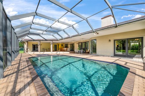 House in Miami, Florida 5 bedrooms, 327.85 sq.m. № 2045552 - photo 22