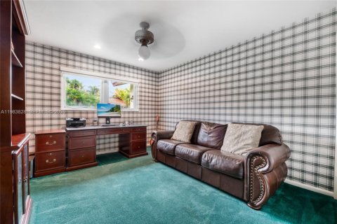 House in Miami, Florida 5 bedrooms, 327.85 sq.m. № 2045552 - photo 19