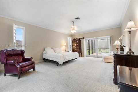 House in Miami, Florida 5 bedrooms, 327.85 sq.m. № 2045552 - photo 12