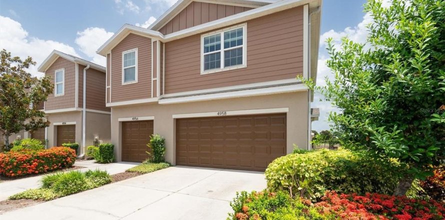 Townhouse in Tampa, Florida 3 bedrooms, 174.66 sq.m. № 2215342
