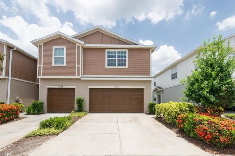 Townhouse in Tampa, Florida 3 bedrooms, 174.66 sq.m. № 2215342 - photo 2