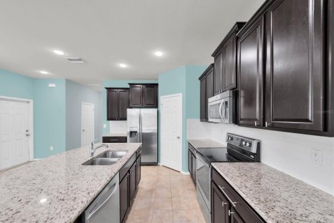 Townhouse in Tampa, Florida 3 bedrooms, 174.66 sq.m. № 2215342 - photo 4