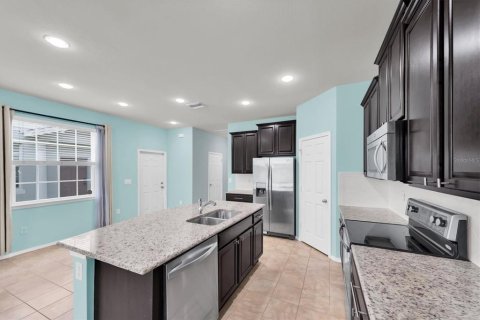 Townhouse in Tampa, Florida 3 bedrooms, 174.66 sq.m. № 2215342 - photo 15
