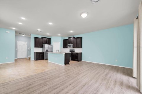 Townhouse in Tampa, Florida 3 bedrooms, 174.66 sq.m. № 2215342 - photo 8
