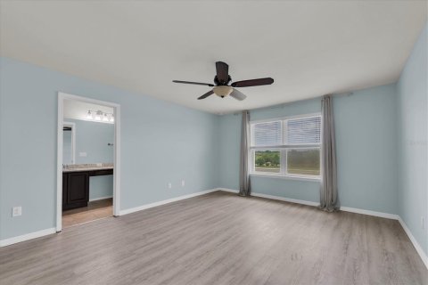 Townhouse in Tampa, Florida 3 bedrooms, 174.66 sq.m. № 2215342 - photo 18