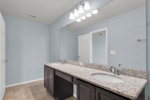 Townhouse in Tampa, Florida 3 bedrooms, 174.66 sq.m. № 2215342 - photo 21