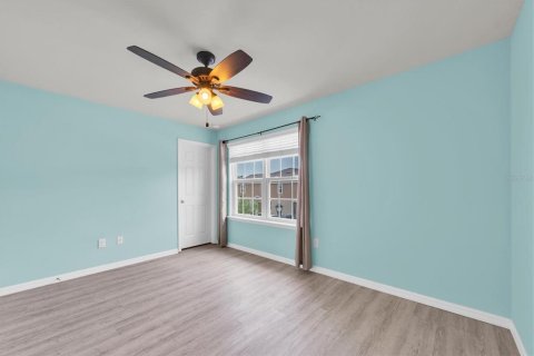 Townhouse in Tampa, Florida 3 bedrooms, 174.66 sq.m. № 2215342 - photo 23