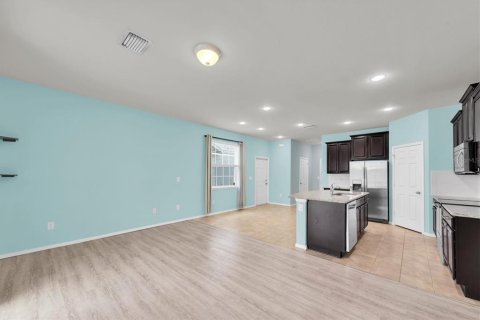 Townhouse in Tampa, Florida 3 bedrooms, 174.66 sq.m. № 2215342 - photo 7