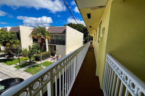 Condo in Hollywood, Florida, 1 bedroom № 2081926 - photo 13