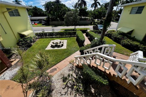 Condo in Hollywood, Florida, 1 bedroom № 2081926 - photo 14