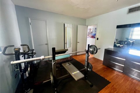 Condo in Hollywood, Florida, 1 bedroom № 2081926 - photo 9