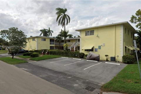 Condo in Hollywood, Florida, 1 bedroom № 2081926 - photo 11