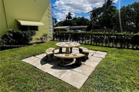 Condo in Hollywood, Florida, 1 bedroom № 2081926 - photo 15