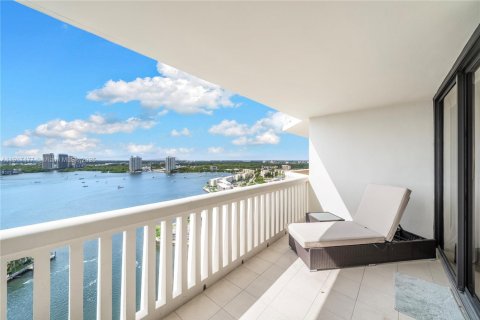 Copropriété à louer à Aventura, Floride: 3 chambres, 141.21 m2 № 1972281 - photo 2