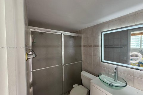 Condo in Miami Beach, Florida, 1 bedroom  № 1944604 - photo 8