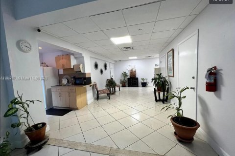 Condo in Miami Beach, Florida, 1 bedroom  № 1944604 - photo 9