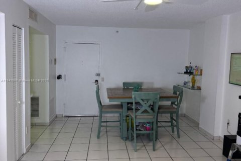 Condo in Miami Beach, Florida, 1 bedroom  № 1944604 - photo 3