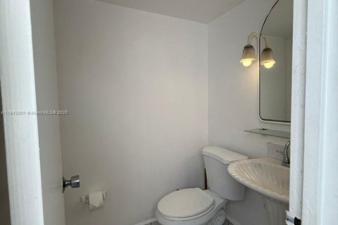 Condo in Miami Beach, Florida, 1 bedroom  № 1944604 - photo 6