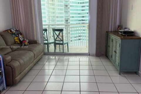 Condo in Miami Beach, Florida, 1 bedroom  № 1944604 - photo 4