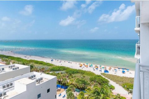 Condo in Miami Beach, Florida, 1 bedroom  № 1944604 - photo 1