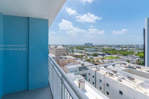 Condo in Miami Beach, Florida, 1 bedroom  № 1944604 - photo 2