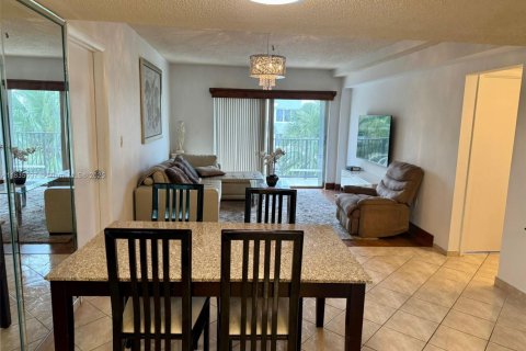 Condominio en alquiler en Sunny Isles Beach, Florida, 2 dormitorios, 90.12 m2 № 1817662 - foto 9