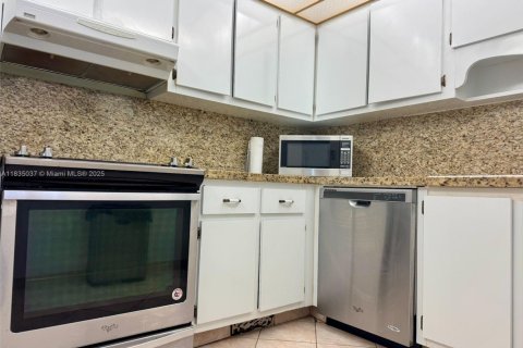 Condominio en alquiler en Sunny Isles Beach, Florida, 2 dormitorios, 90.12 m2 № 1817662 - foto 4