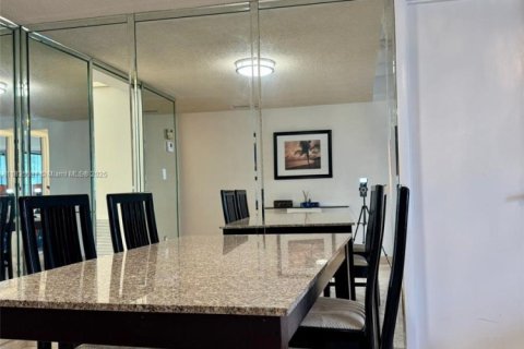 Condominio en alquiler en Sunny Isles Beach, Florida, 2 dormitorios, 90.12 m2 № 1817662 - foto 10