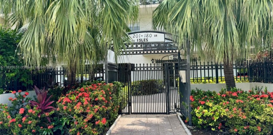 Condominio en Sunny Isles Beach, Florida, 2 dormitorios  № 1817662