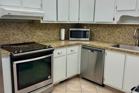 Condominio en alquiler en Sunny Isles Beach, Florida, 2 dormitorios, 90.12 m2 № 1817662 - foto 7