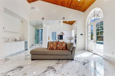 Villa ou maison à vendre à Miami, Floride: 5 chambres, 332.87 m2 № 2027931 - photo 11
