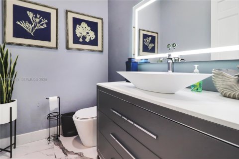 Villa ou maison à vendre à Miami, Floride: 5 chambres, 332.87 m2 № 2027931 - photo 30