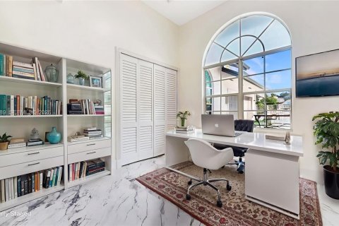 Villa ou maison à vendre à Miami, Floride: 5 chambres, 332.87 m2 № 2027931 - photo 16