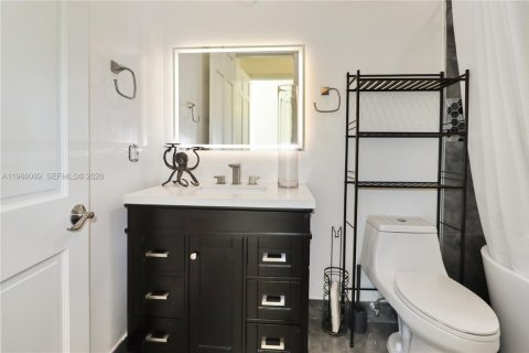 Villa ou maison à vendre à Miami, Floride: 5 chambres, 332.87 m2 № 2027931 - photo 24