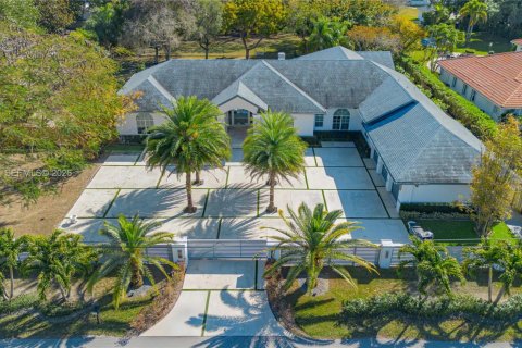 Villa ou maison à Miami, Floride 5 chambres, 332.87 m2 № 2027931