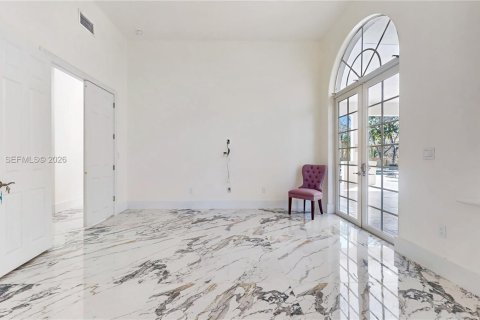 Villa ou maison à vendre à Miami, Floride: 5 chambres, 332.87 m2 № 2027931 - photo 14