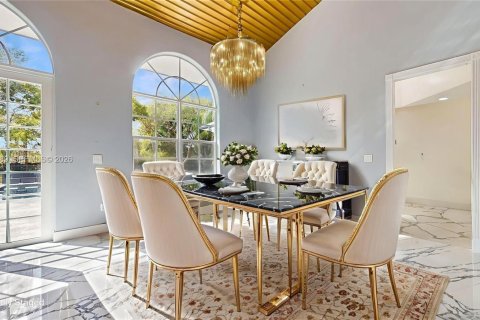 Villa ou maison à vendre à Miami, Floride: 5 chambres, 332.87 m2 № 2027931 - photo 12
