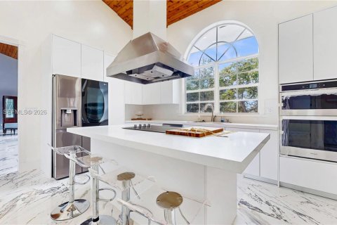 Villa ou maison à vendre à Miami, Floride: 5 chambres, 332.87 m2 № 2027931 - photo 9