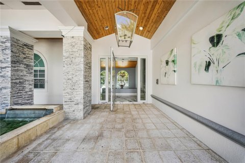 Villa ou maison à vendre à Miami, Floride: 5 chambres, 332.87 m2 № 2027931 - photo 4