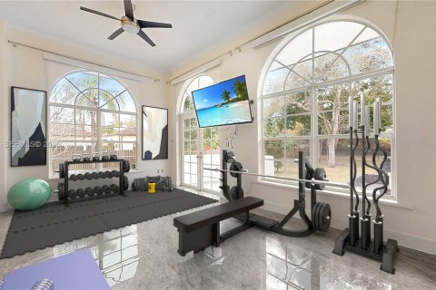 Villa ou maison à vendre à Miami, Floride: 5 chambres, 332.87 m2 № 2027931 - photo 26