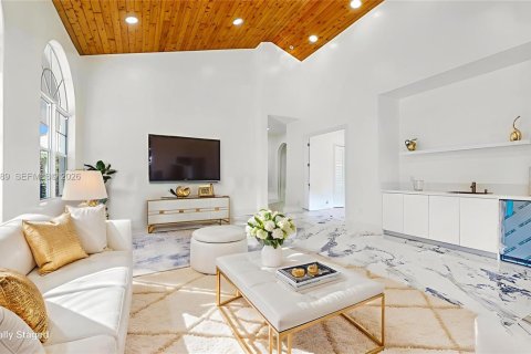Villa ou maison à vendre à Miami, Floride: 5 chambres, 332.87 m2 № 2027931 - photo 10
