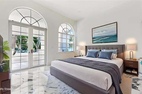 Villa ou maison à vendre à Miami, Floride: 5 chambres, 332.87 m2 № 2027931 - photo 13