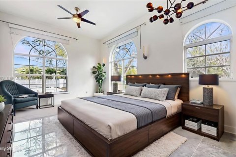 Villa ou maison à vendre à Miami, Floride: 5 chambres, 332.87 m2 № 2027931 - photo 22