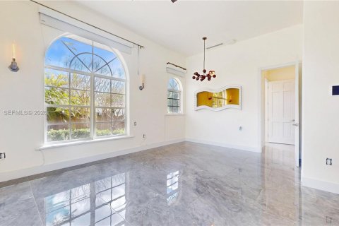Villa ou maison à vendre à Miami, Floride: 5 chambres, 332.87 m2 № 2027931 - photo 23