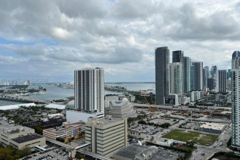 Copropriété à louer à Miami, Floride: 2 chambres, 98.01 m2 № 2061053 - photo 3