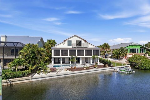 House in Englewood, Florida 3 bedrooms, 314.01 sq.m. № 2266876