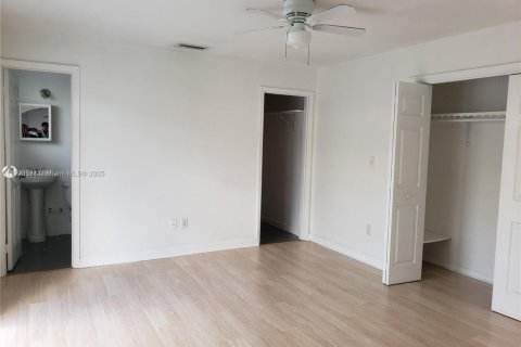 Снять в аренду виллу или дом в Майами, Флорида 3 спальни, 170.01м2, № 1956430 - фото 18